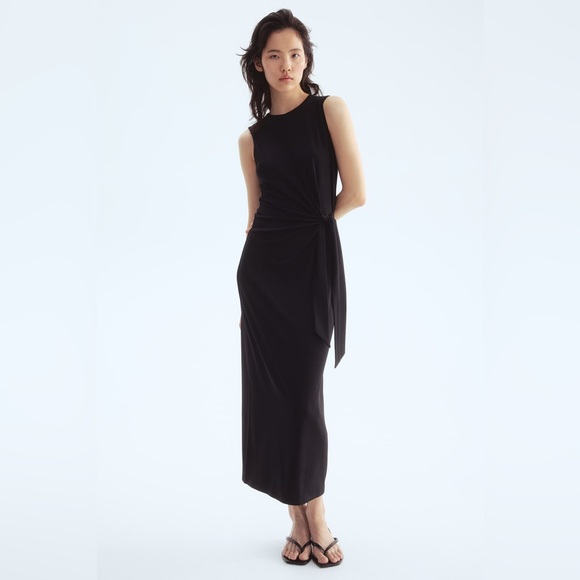 H&M Dresses & Skirts - H&M PLUS KNOT-DETAIL DRESS in Black